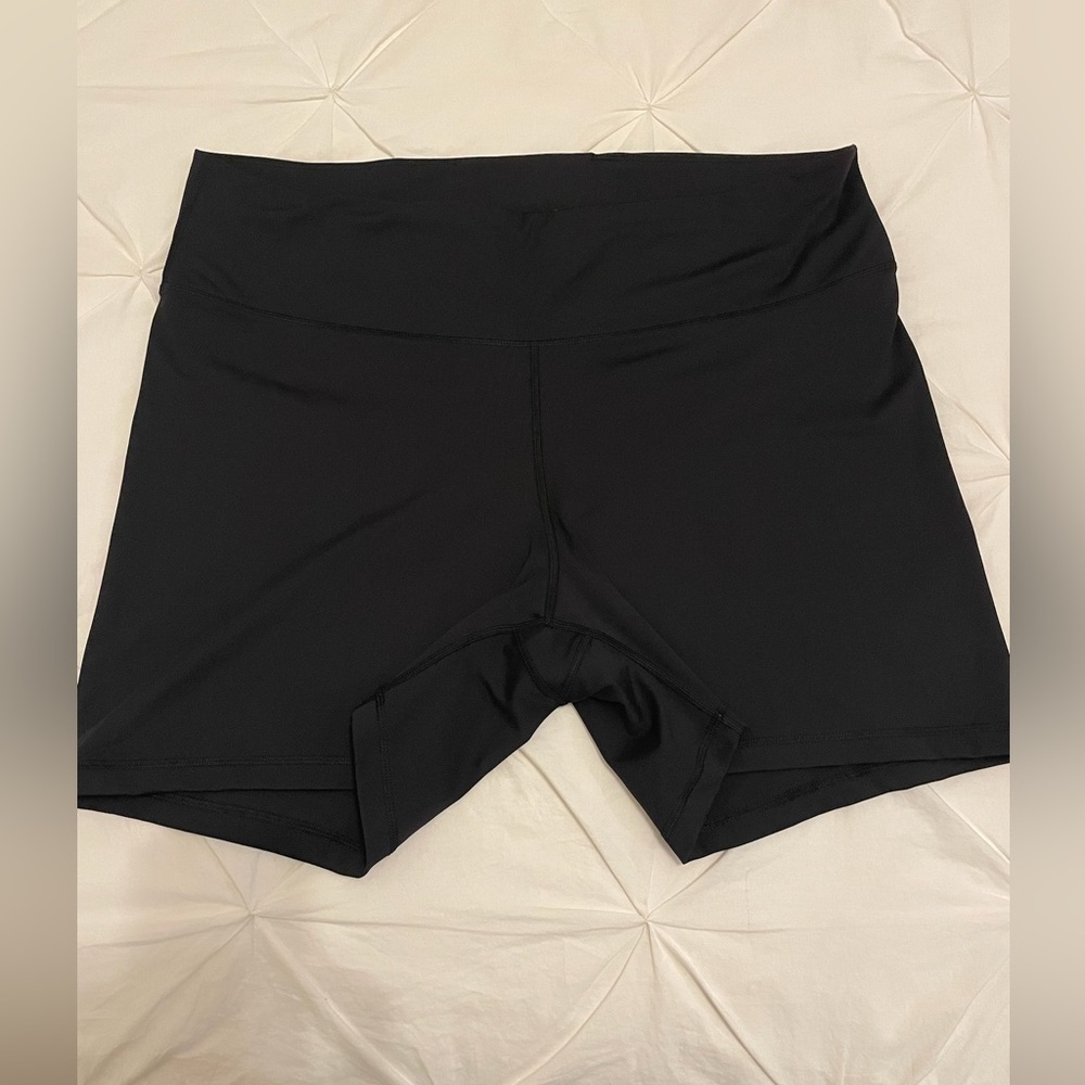 Old Navy Powersoft 6 inch bike short